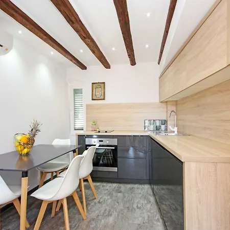 Kika Luxury Oldtown Apartamento *