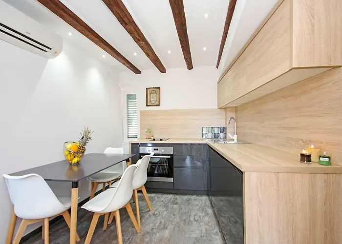 Kika Luxury Oldtown דירה *