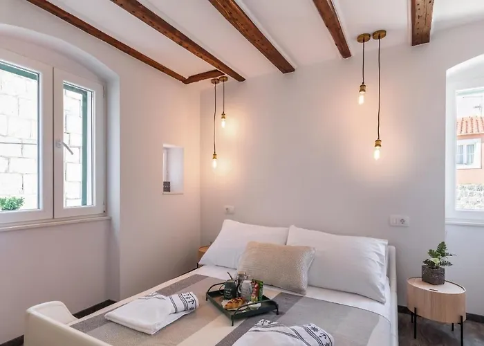 Kika Luxury Oldtown דירה